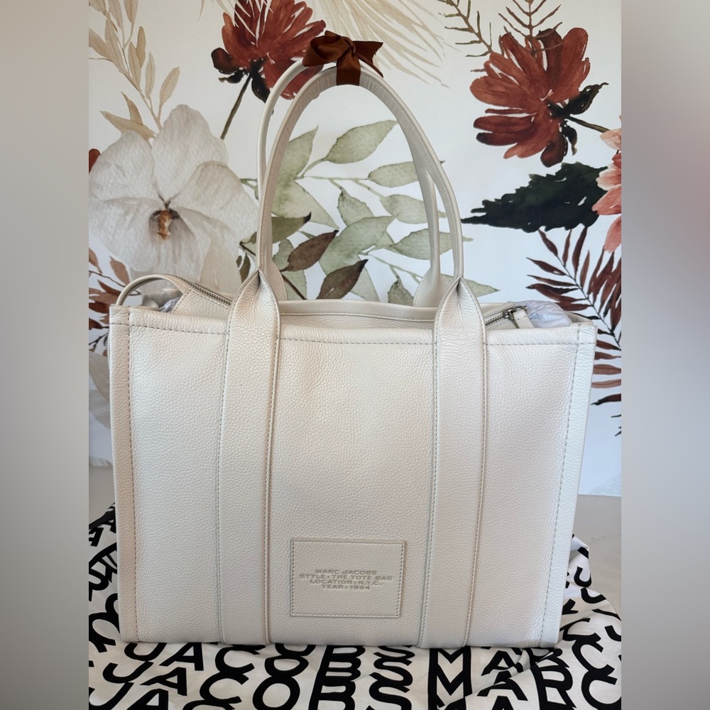 Marc Jacobs Cloud White Large Leather Tote Bag - Picture 2 of 7